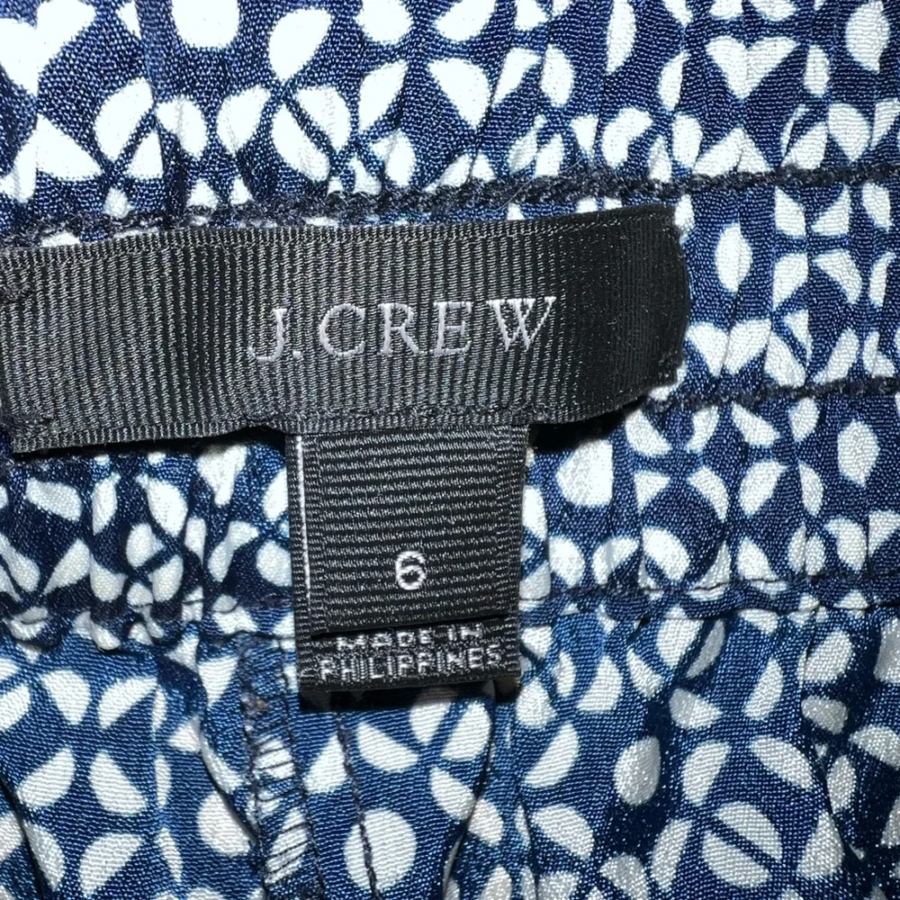 J Crew sz 6 Geo print drawstring pant in navy and white. Pockets and cuffs